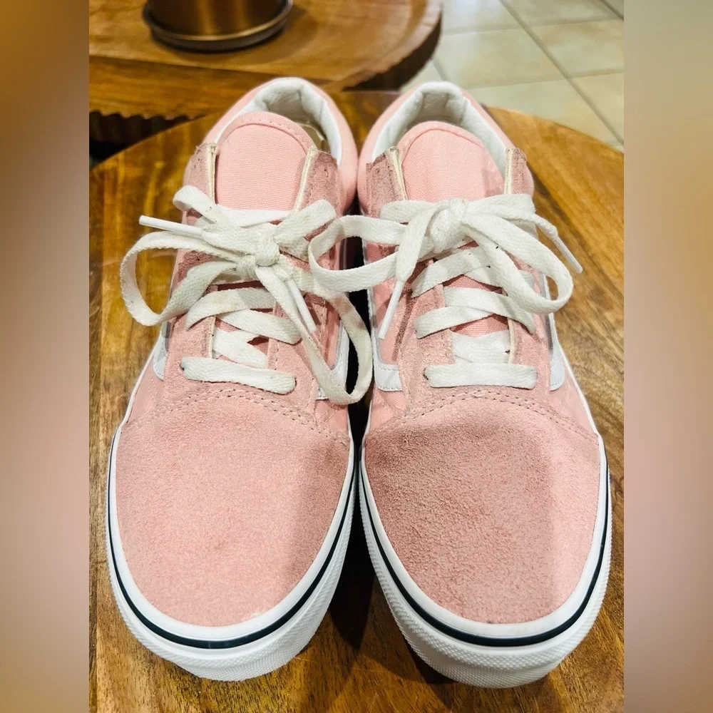 Vans Old Skool Size Juniors size 5.5 US like new conditions Super clean